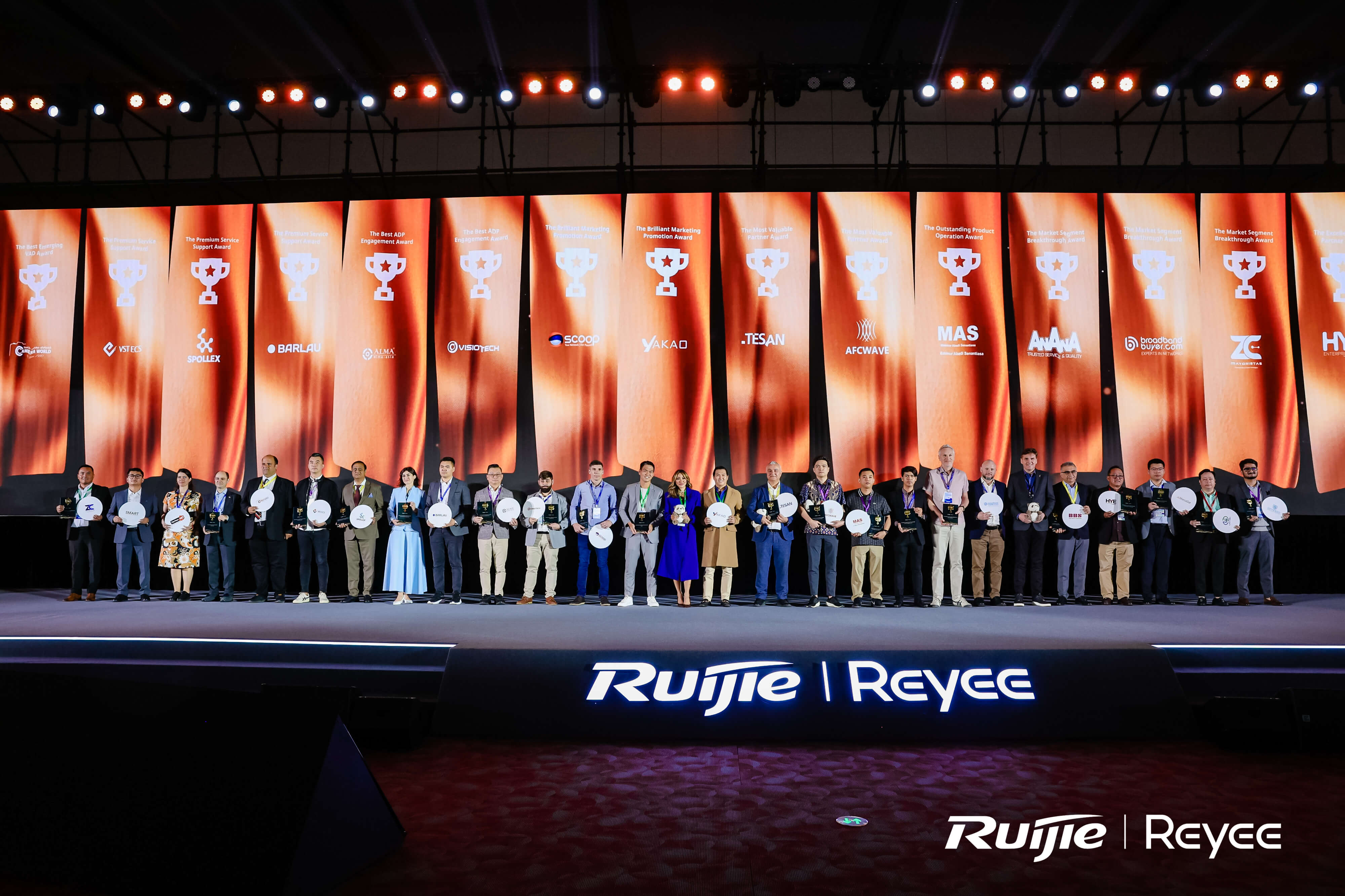 2025 Ruijie & Reyee Global Channel Partner Summit Partner Award Ceremony